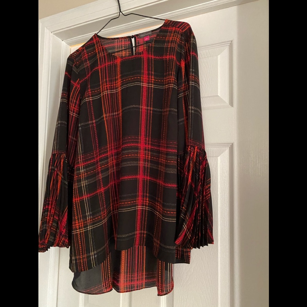 VINCE CAMUTO blouse size L